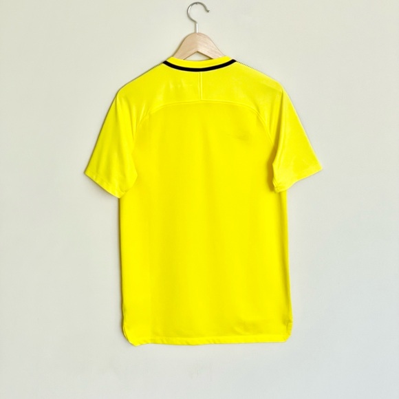 NEW Nike Tottenham Hotspur Yellow Dri-Fit Training Jersey Men’s size Medium - Picture 8 of 10